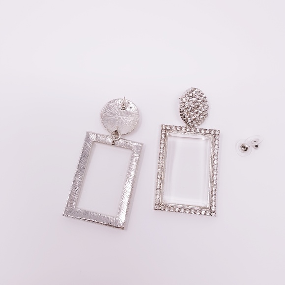 Fabulous Silver Rhinestone Earrings - Picture 6 of 8